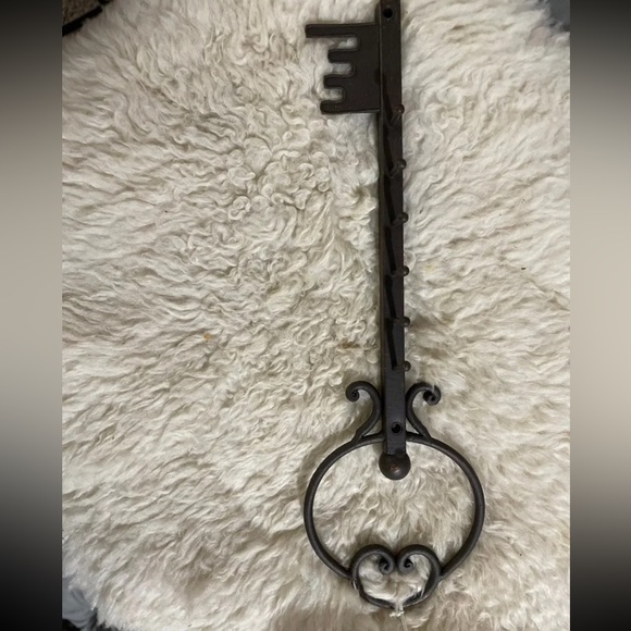 Metal Key With Hooks - Picture 1 of 1